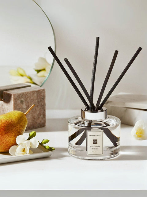 Jo Malone: English Pear & Freesia Scent Surround™ Diffuser (Designer's Cover)