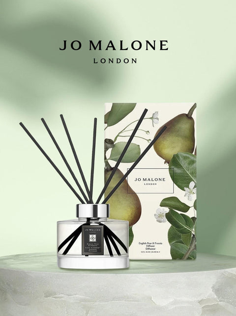 Jo Malone：英國梨與小蒼蘭滿室幽香藤枝擴香組（設計師封面）